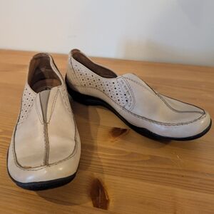 Clarks Artisan Leather Slip-On Loafers | Women’s Size 8 | Comfort Shoes